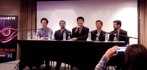 De izq. a der.: Leo Wong, Gastón Finkelstein, Vincent Liu, Charles Huang y Hernán Nicoletto, durante la conferencia de prensa previa al lanzamiento propiamente dicho.